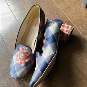 Elegant Blue and Red Heels with a Bold Design